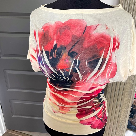 Cute! Abstract Floral Top. Size Large but could also fit a Med. Great Summer top - Picture 1 of 6